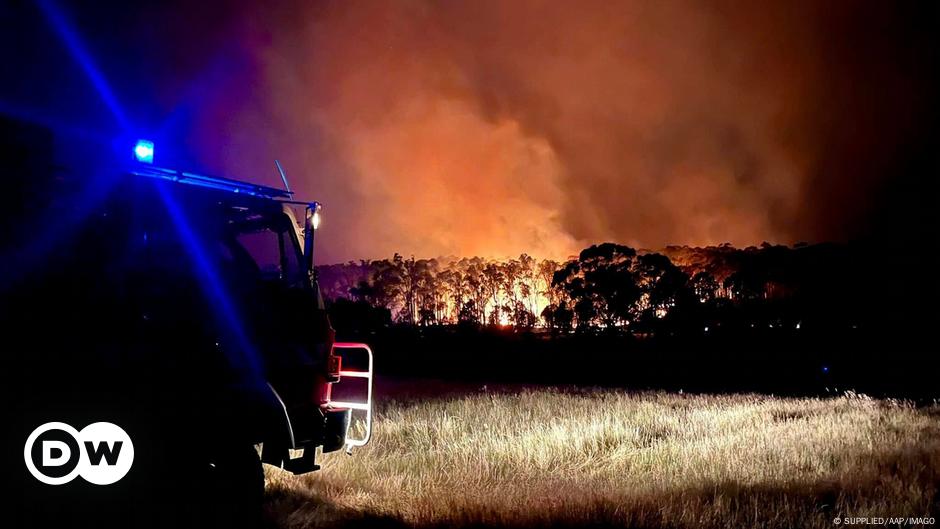 Ordenan evacuaciones por incendios sin control en Australia – DW – 21/12/2024