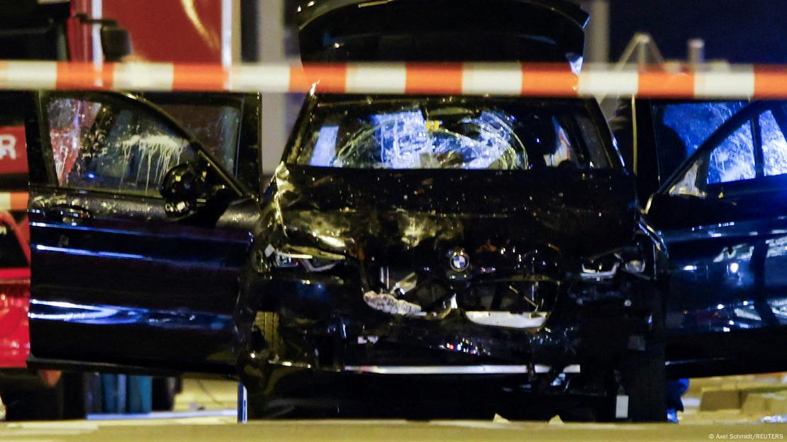 Imagen del vehículo destruido con el que se realizó el atentado en Magdeburgo.