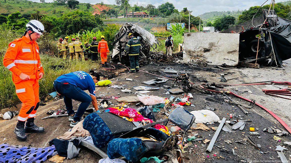 Brazil Bus Collides With Truck Leaving Over 30 Dead Dw 12 21 2024 Brazil Bus Collides With Truck Leaving Over 30 Dead Dw 12 21 2024