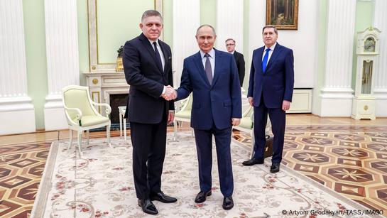 Putin says Slovakia and Fico willing to broker Ukraine talks – DW – 12 ...