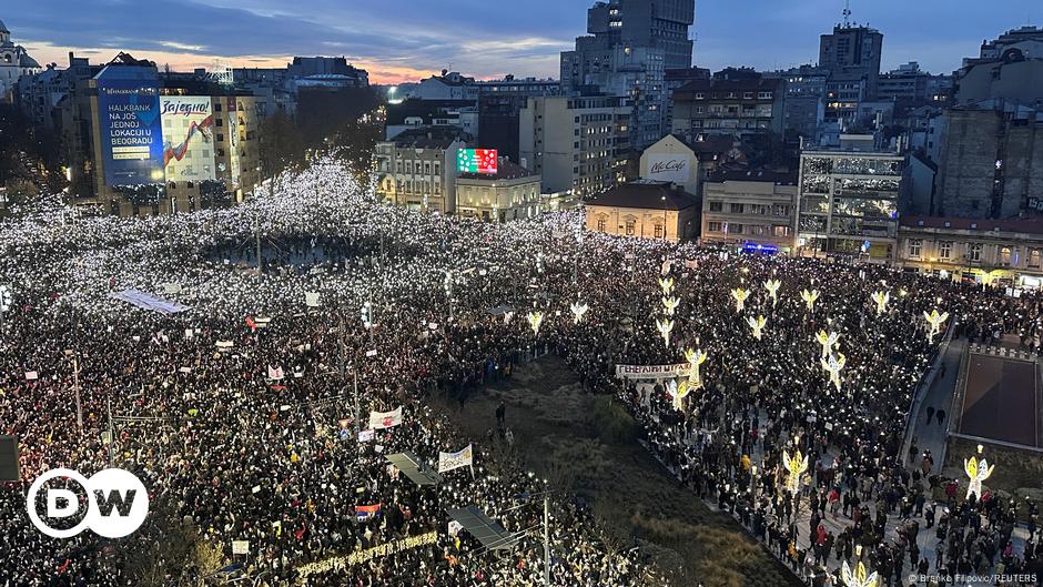 В Белграде массовые протесты из-за трагедии в Нови-Саде