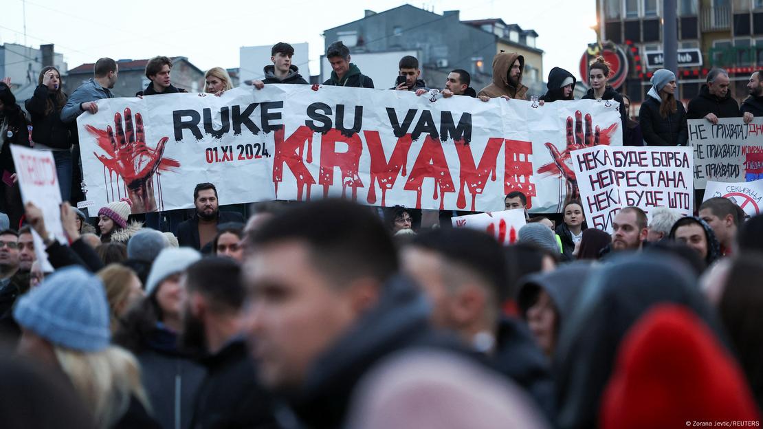 "Duart i keni të përgjakura", një prej motove të protestës në Serbi