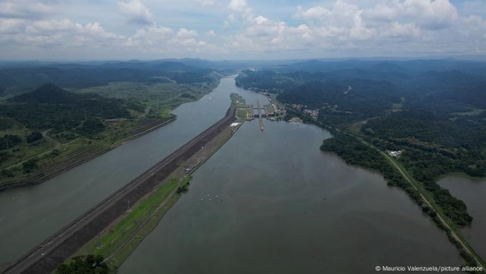 1903: Proposta a construção do Canal do Panamá