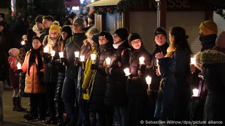 Zum Gedenken an die Opfer des Anschlags versammelten sich Tausende Menschen. Parallel verantsaltete die AfD eine Kundgebung in Magdeburg.