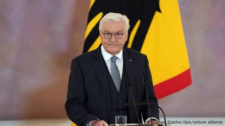 Der Bundespräsident Frank-Walter Steinmeier gibt heute bekannt, dass die Neuwahl im Februar 2025 stattfindet