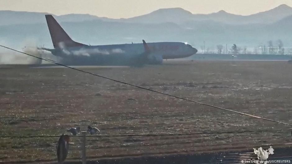 済州航空墜落調査で堤防に焦点 – DW – 2024/12/31
