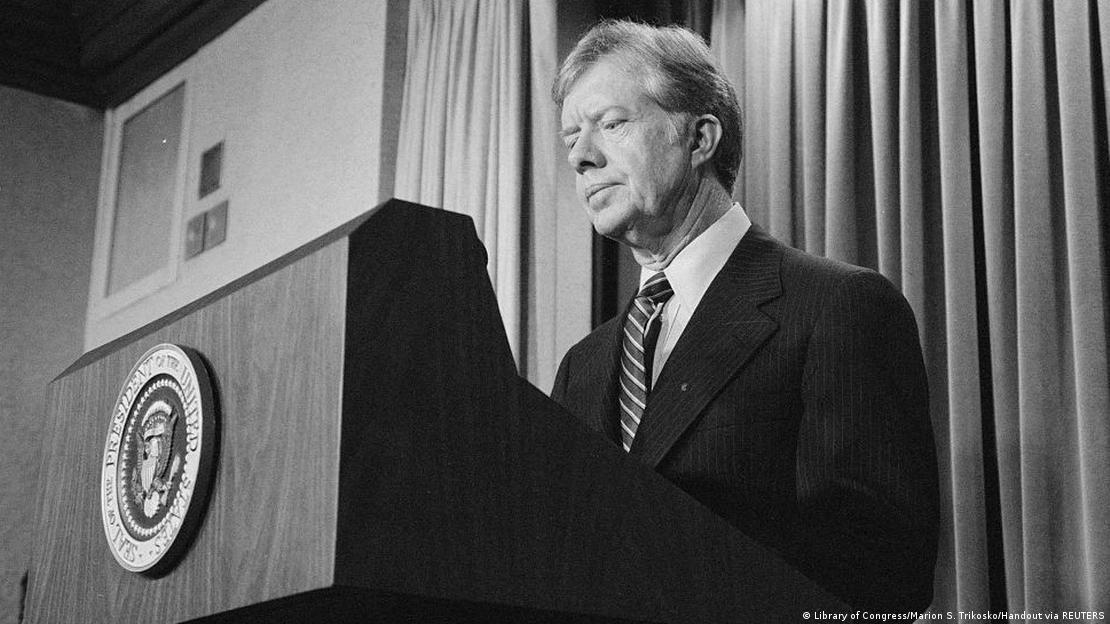 Jimmy Carter duke folur në Shtëpinë e Bardhë, fotoja bardh e zi