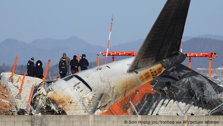 Nach dem Flugzeugabsturz in Südkorea wurden der Flughafen von Muan sowie der Sitz der Fluggesellschaft Jeju Air von der Polizei durchsucht