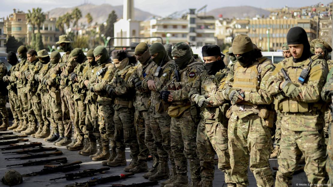 Combatientes del grupo HTS. En el pasado, esta organización perteneció a Al Qaeda. Combatientes del grupo HTS. En el pasado, esta organización perteneció a Al Qaeda.