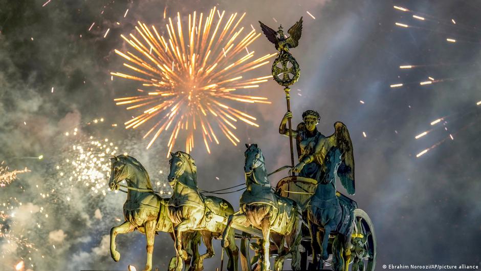 New Year's Eve live: World ushers in 2025 – DW – 01/01/2025