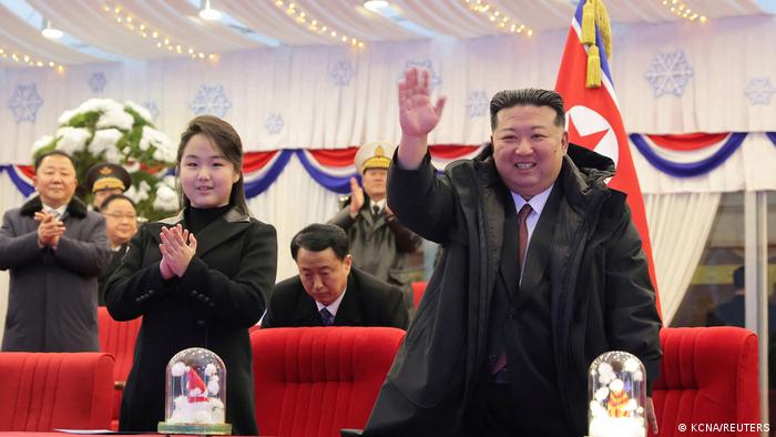 Viagem à China indica que Kim Jong-un pode ter escolhido filha para sucessão