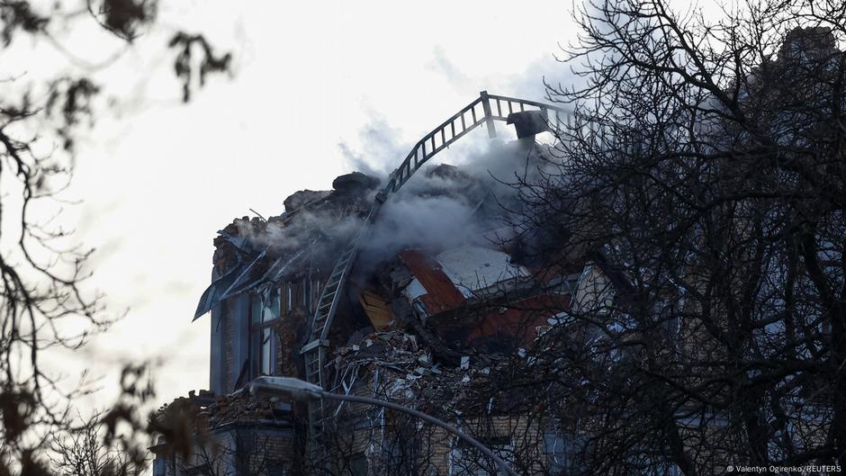 Ukraine: Russia ends Easter truce, resumes strikes  DW  04/21/2025