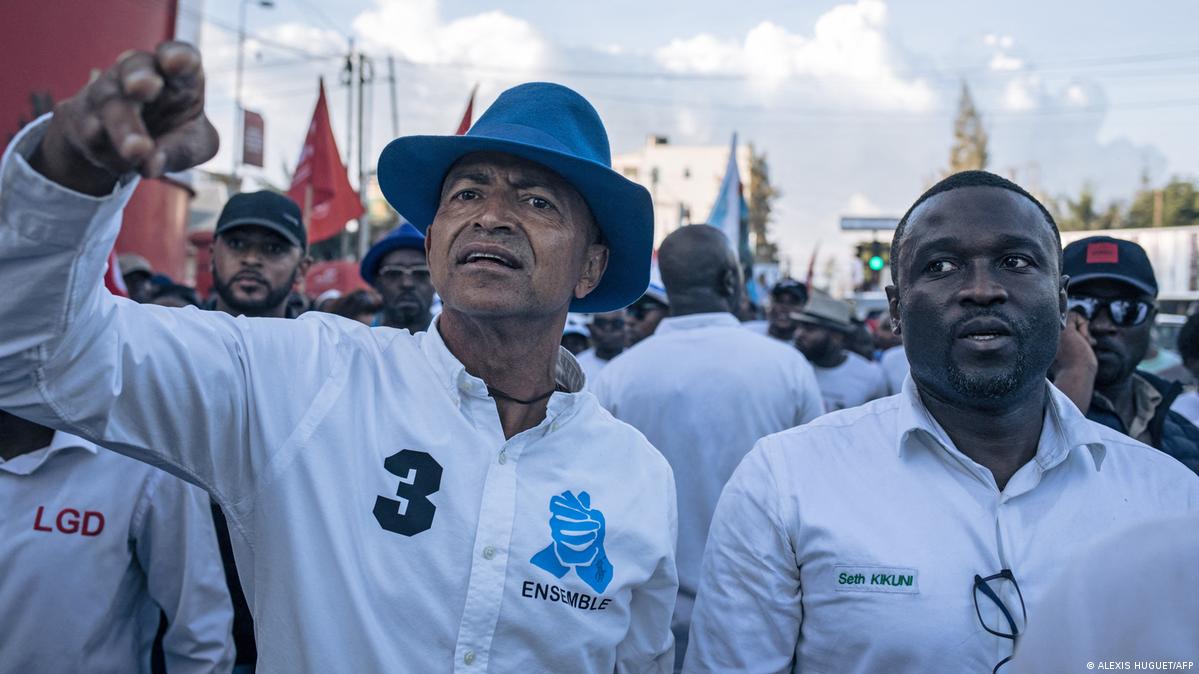 Congolese politicians Moise Katumbi (wearing hat) gestures with his right hand during a previous political rally.