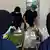 Sejumlah petugas menyusun menu MBG di loyang alumunium