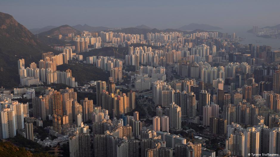 Hong Kong suspende vuelos ante llegada del tifón Wipha – DW – 19/07/2025