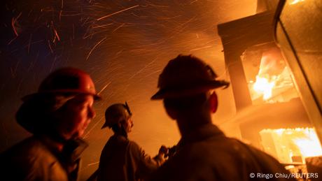 Die Waldbrände in Los Angeles haben schon mehrere Todesopfer gefordert .