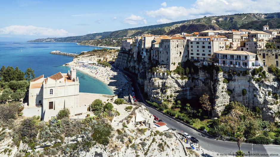 Tired of the tourist crowds? Try southern Italy's Tropea – DW – 01/15/2025