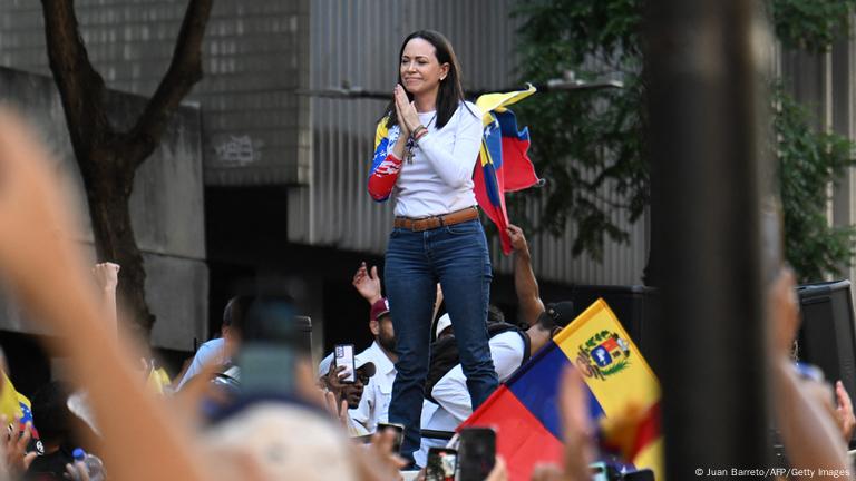 La opositora venezolana María Corina Machado durante protestas