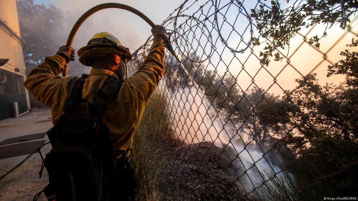 Los Angeles fires: Governor orders probe of water problems