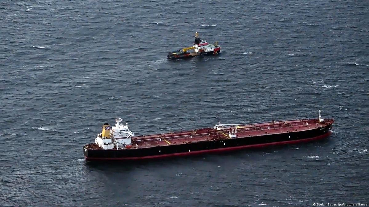 Keng dumba va katta eshakli jinsiy aloqa qizlari