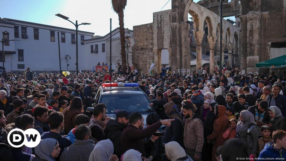 Cuatro muertos en estampida en una mezquita de Damasco – DW – 01/11/2025