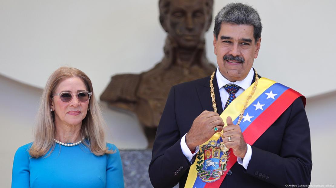 Nicolás Maduro y su esposa, Cilia Flores, durante la toma del mando de Maduro.