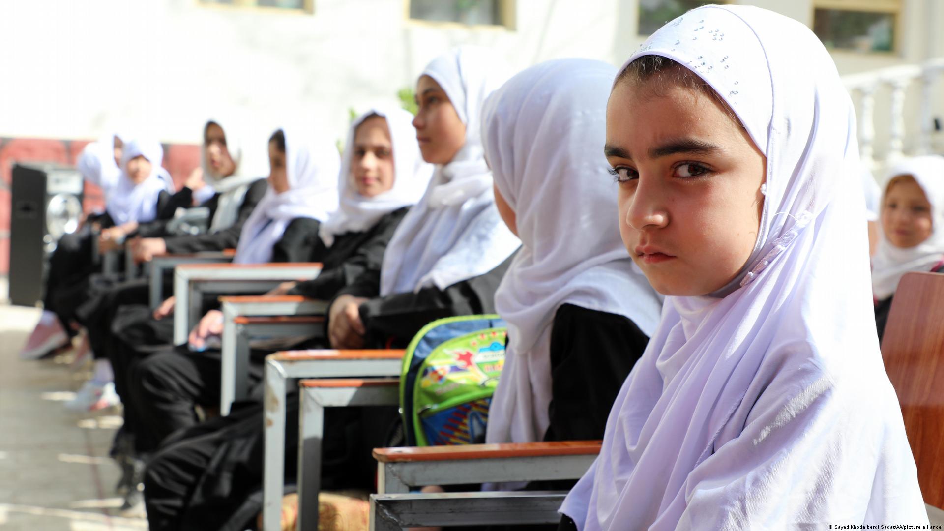 Afghanistan: What's at stake as Taliban cut internet?
