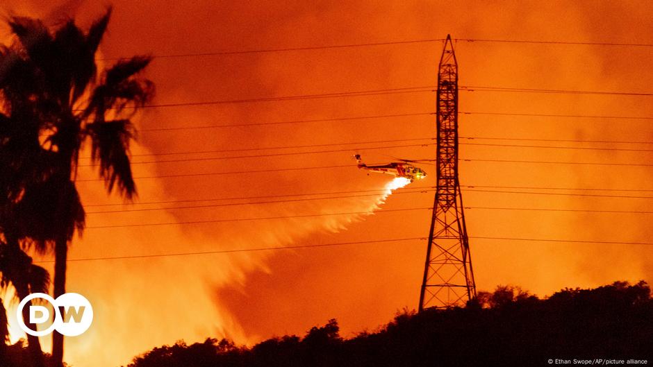 México envía bomberos a Los Ángeles para combatir los incendios – DW – 01/11/2025