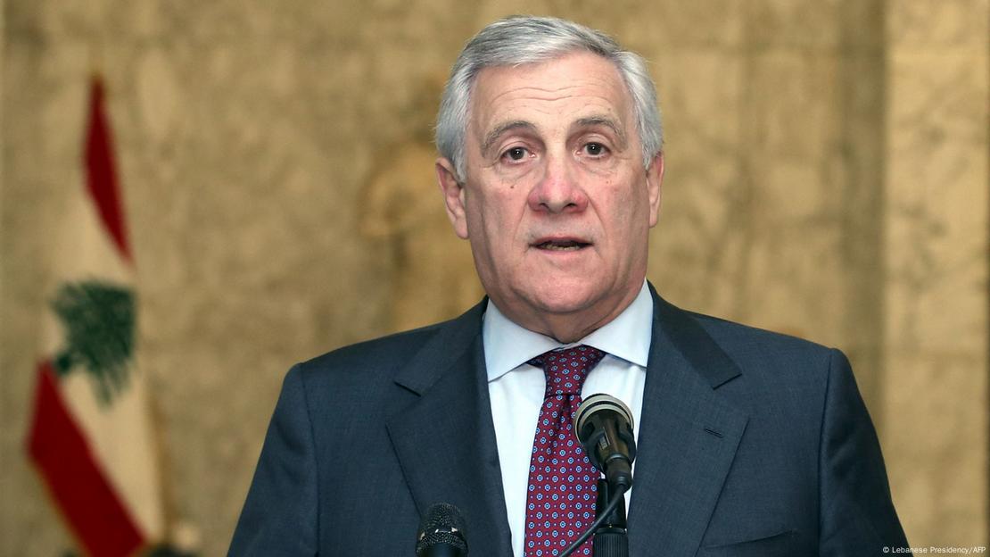 Antonio Tajani në një konferencë shtypi 