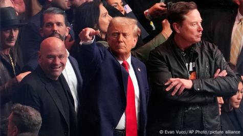 Trump gjatë fushatës, në krahun e majtë Musk 