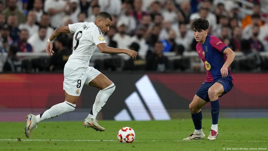 ريال مدريد وبرشلونة في مواجهة نارية على صدارة الدوري