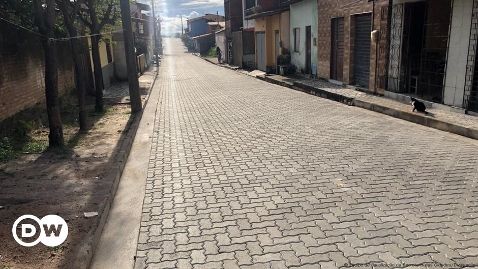 Como cidades do Ceará combatem o calor pavimentando ruas com concreto