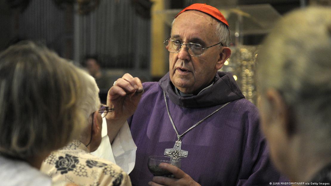 Kardinal Jorge Bergoglio za vrijeme jedne mise u Argentini