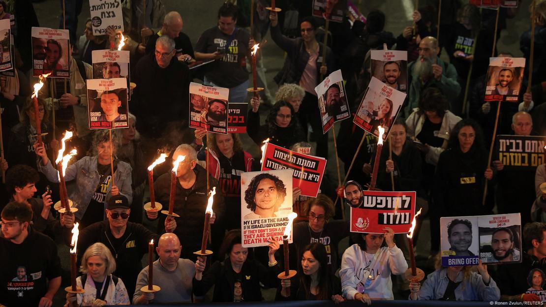 Anlaşma ağlanmasının ardından Tel Aviv'de rehinelerin serbest bırakılması için düzenlenen protesto gösterisi 