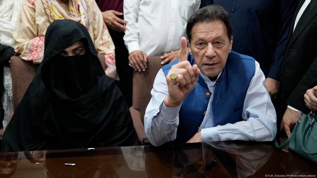 عمران خان اور ان کی اہلیہ بشریٰ بی بی عدالت میں عمران خان اور ان کی اہلیہ بشریٰ بی بی عدالت میں