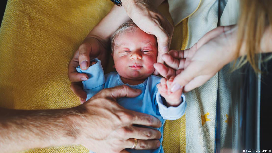 Los bebés mayores de un año demostraron capacidad para formar recuerdos episódicos que podrían persistir hasta aproximadamente los tres años. Los bebés mayores de un año demostraron capacidad para formar recuerdos episódicos que podrían persistir hasta aproximadamente los tres años.