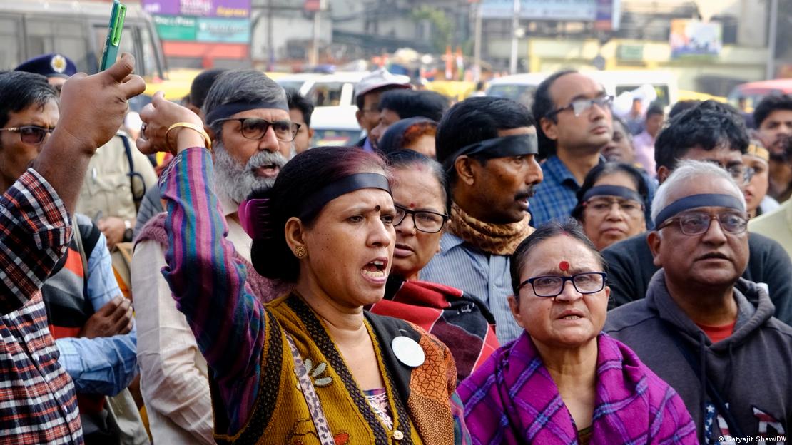 বাকি অপরাধীদের গ্রেপ্তারের দাবিতে বিক্ষোভে ছিলেন সাধারণ মানুষও। 