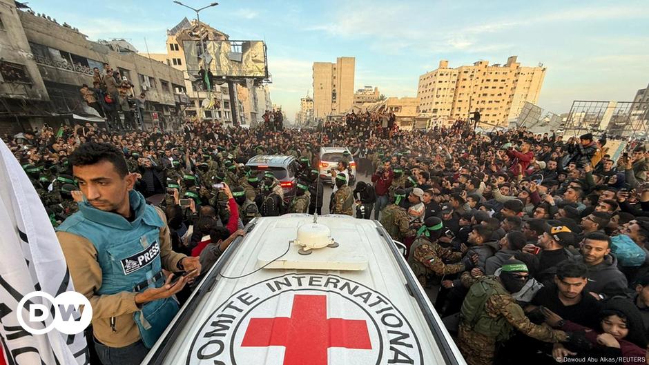 Drei Geiseln aus dem Gazastreifen an Rotes Kreuz übergeben