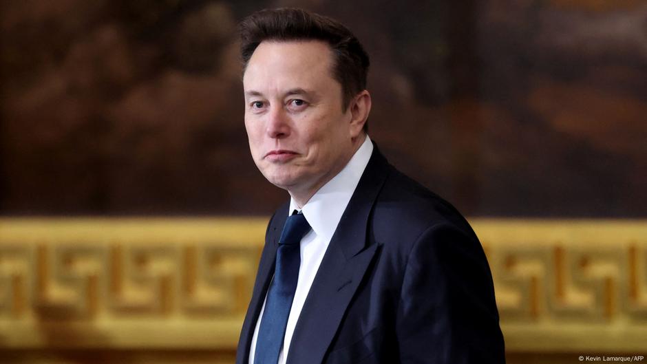 Elon Musk says federal workers must explain jobs or resign – DW – 02/23/2025