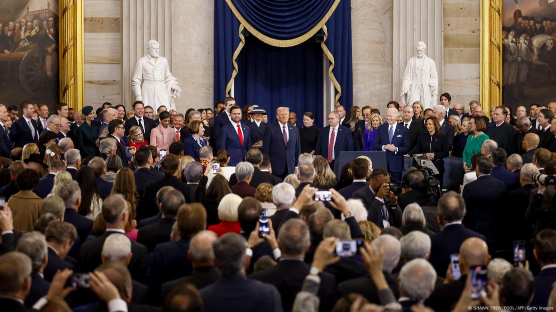 Donald Trump llega a su ceremonia de investidura en la rotonda del Capitolio de EE.UU. en Washington.