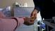 La entrega de medicamentos es vital para contener la propagación del VIH.
