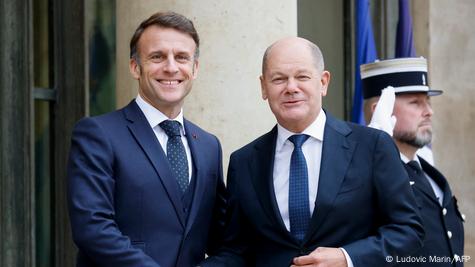 Emmanuel Macron ve Olaf Scholz