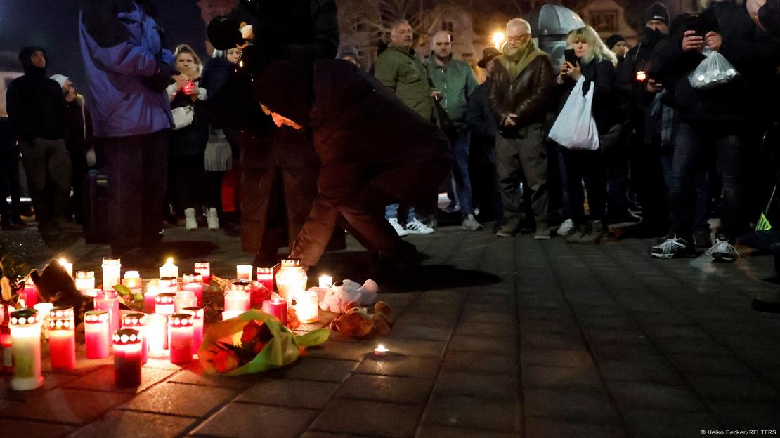 People lighting candles after the attack in Aschaffenburg on January 22, 2025