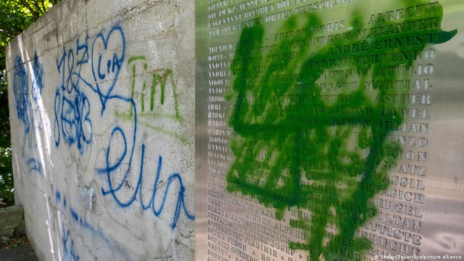 Coraz więcej ataków na miejsca pamięci ofiar III Rzeszy. Jest nowy trend