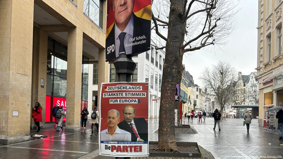 Izborni plakat Partije sa Olafom Šolcom i Vladimirom Putinom, Bon, januar 2025.