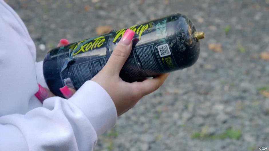 У Німеччині заборонили продаж "веселого газу" неповнолітнім