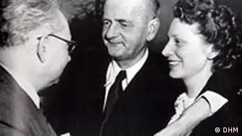 Annemarie Renger zusammen mit Kurt Schumacher und Erich Ollenhauer im Bundeshaus in Bonn Bonn am 2. Dezember 1949