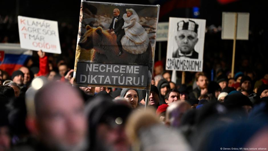 „Nećemo diktaturu“: demonstranti u Bratislavi 24. januara poslali su jasnu poruku Ficu