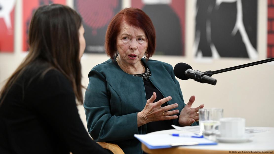 Stefania Wernik habla sobre las huellas que le dejó su nacimiento en el campo de exterminio de Auschwitz.  Stefania Wernik habla sobre las huellas que le dejó su nacimiento en el campo de exterminio de Auschwitz.