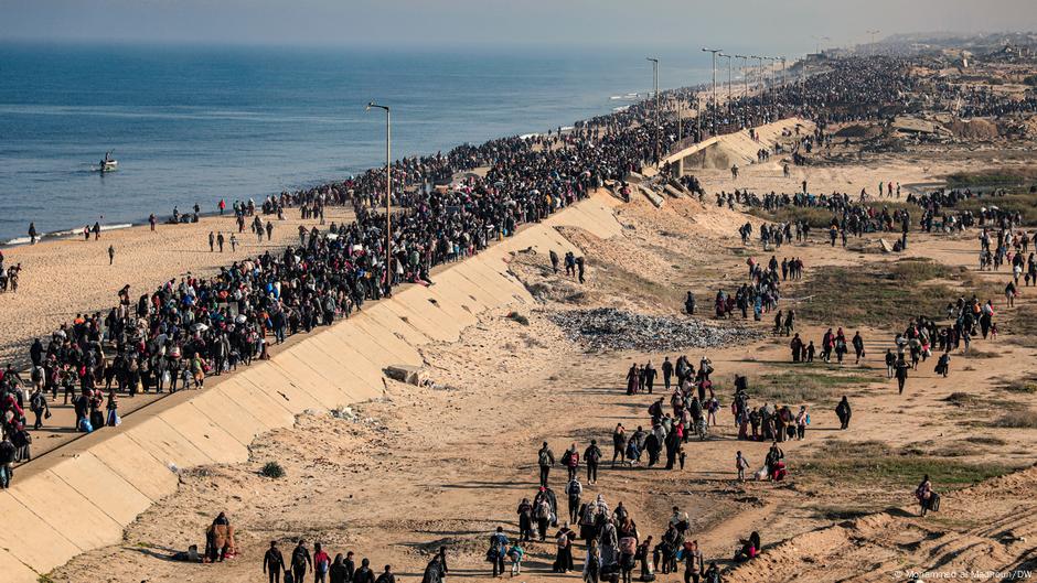 بدء عودة النازحين إلى شمال غزة بعد تجاوز خلافات اللحظة الأخيرة